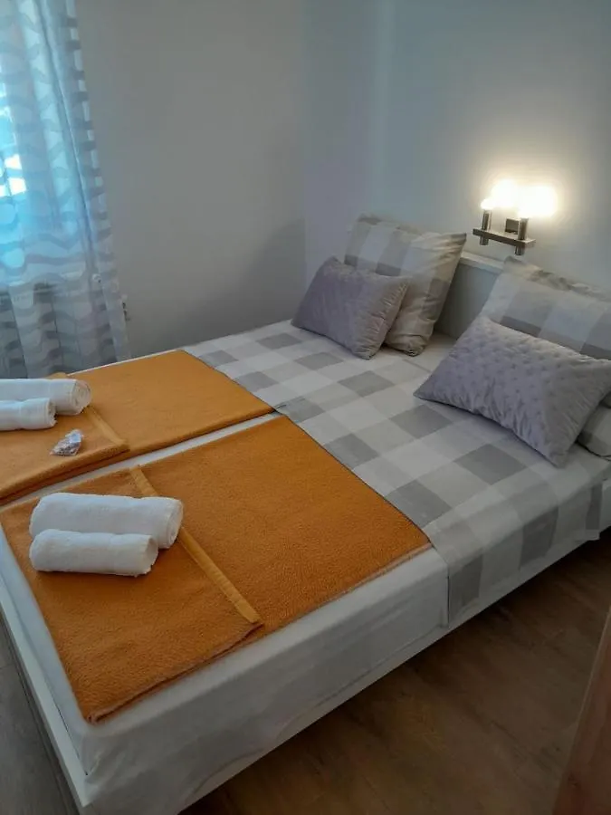 Apartment Dean Klimno 0*,
