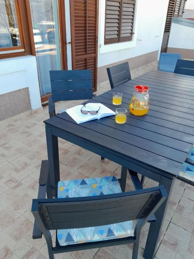 Apartment Dean Klimno 0*,  Croatia